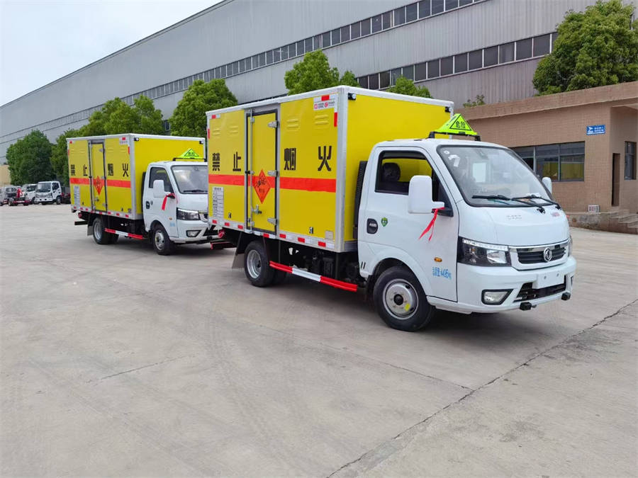 3米4东风途逸（蓝牌）爆破器材运输车