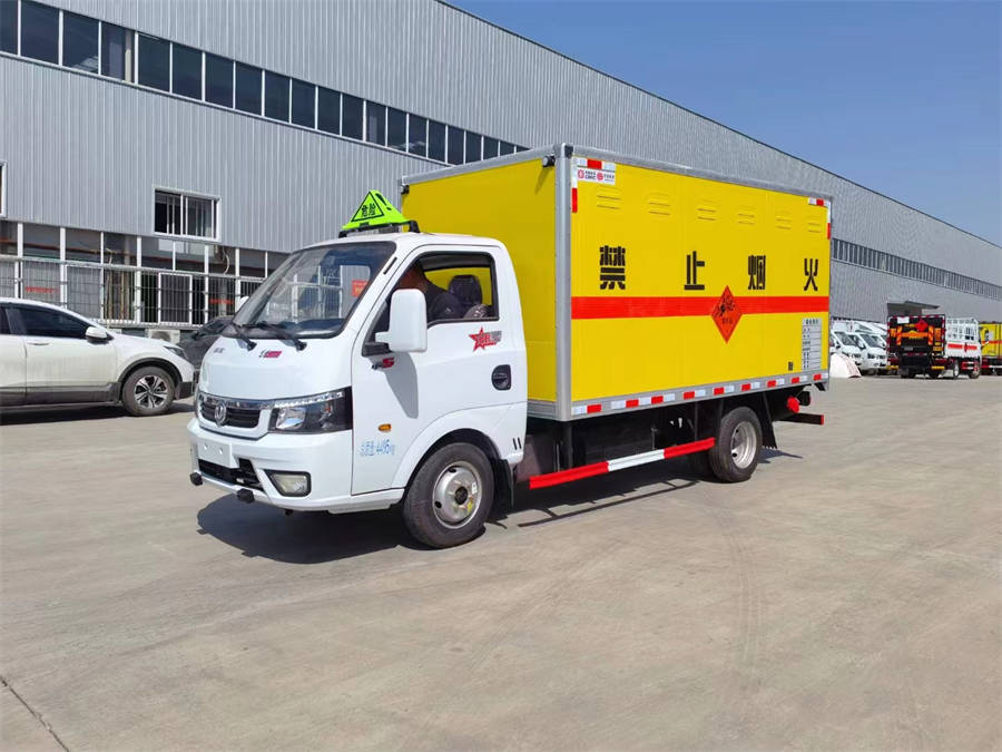 3米4东风途逸（蓝牌）爆破器材运输车
