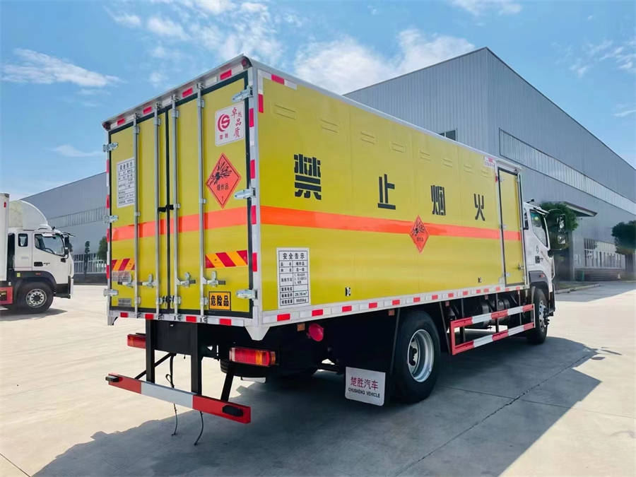 6米8福田欧航爆破器材运输车
