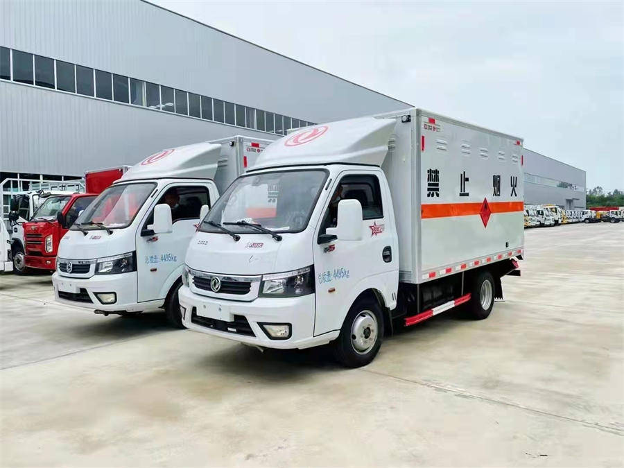 3米4东风途逸（蓝牌）气体厢式运输车