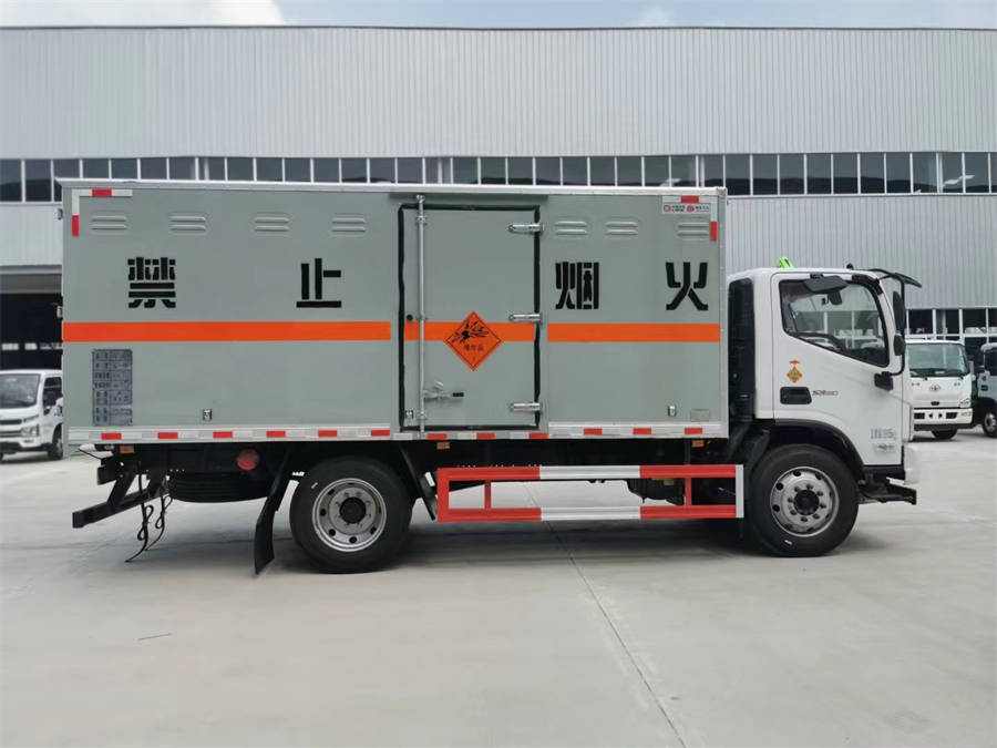 5米2福田欧马可爆破器材运输车