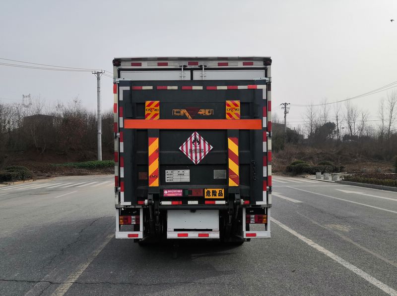 SZD5070XRGZ6型易燃固体厢式运输车