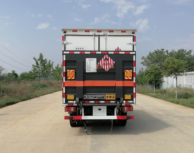 DLQ5041XRGZZ6型易燃固体厢式运输车