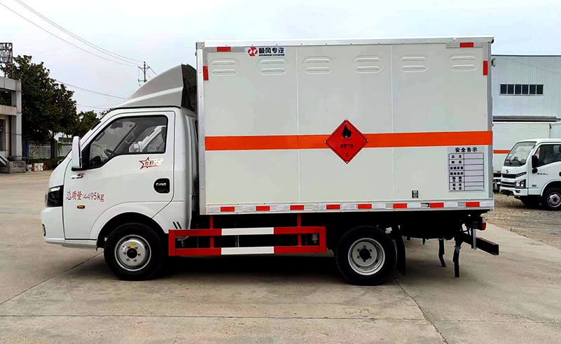 东风途逸 （柴油）易燃气体厢式运输车