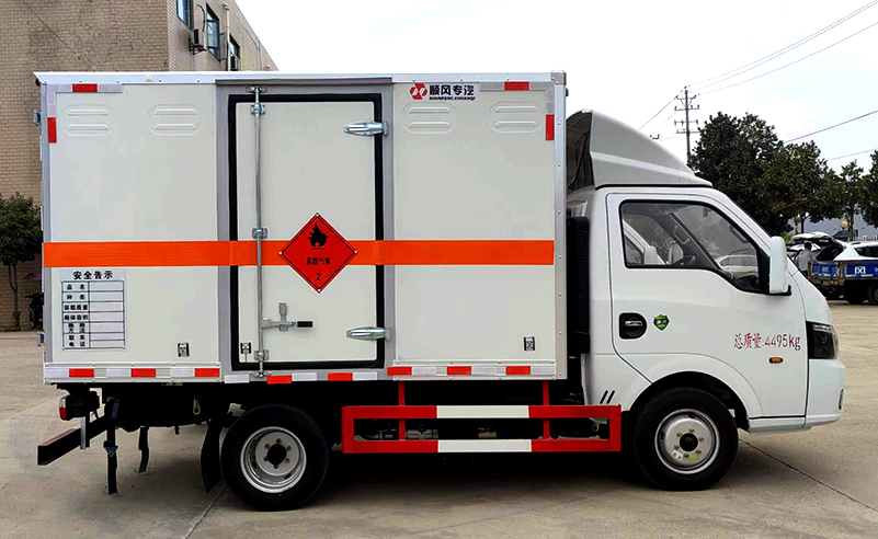 东风途逸 （柴油）易燃气体厢式运输车